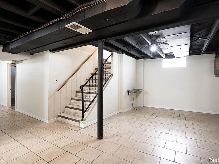 4781 Williamson St — Photo 16