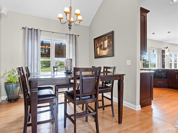 5th image of 39W605 Sulley Dr