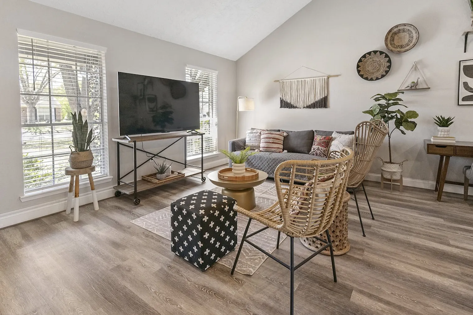 2 bed, 1.0 bath, $3,508 — Photo 3