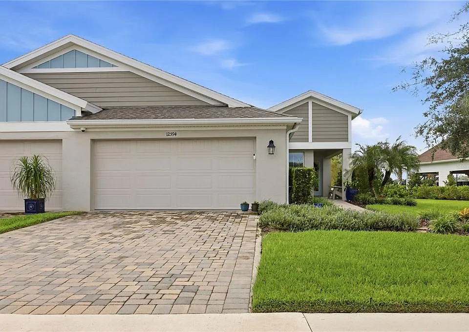12594 Oak Hill Way