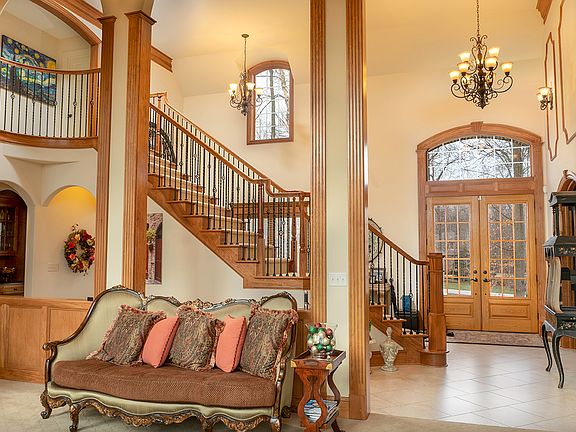 5th image of 2060 Woodshire Ln