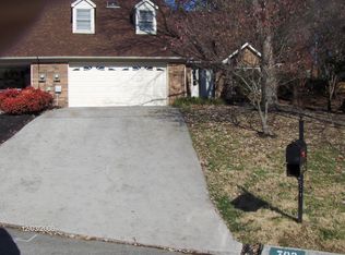 702 Landing Ln, Knoxville, TN 37934