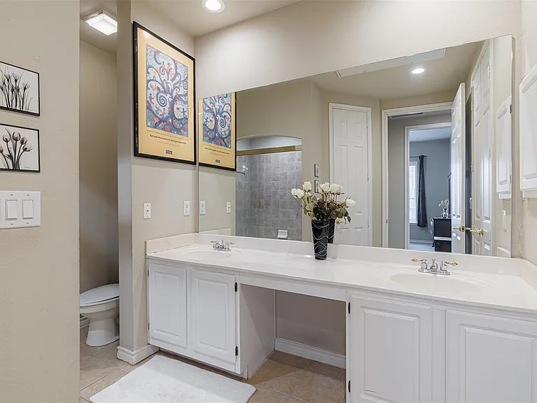 2400 McCue Rd #202 — Photo 8