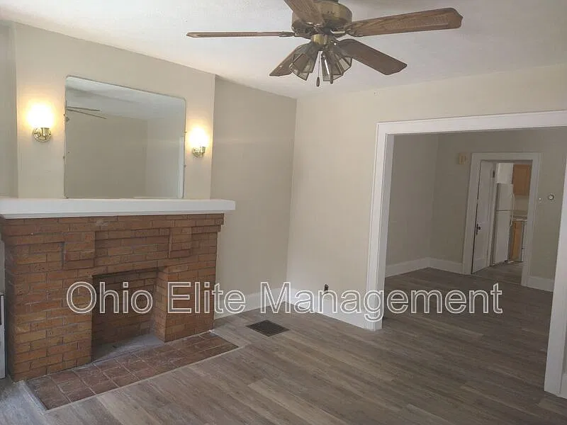 3 bed, 1.0 bath, 1200 sqft, $1,280 — Photo 2