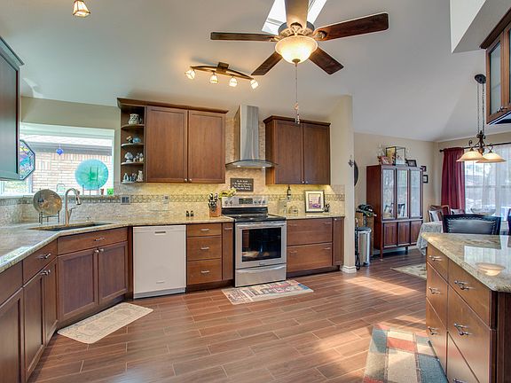 3rd image of 1617 Autumn Breeze Ln