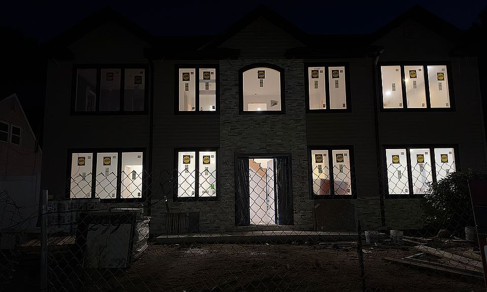 1st image of 299 Elm Dr S