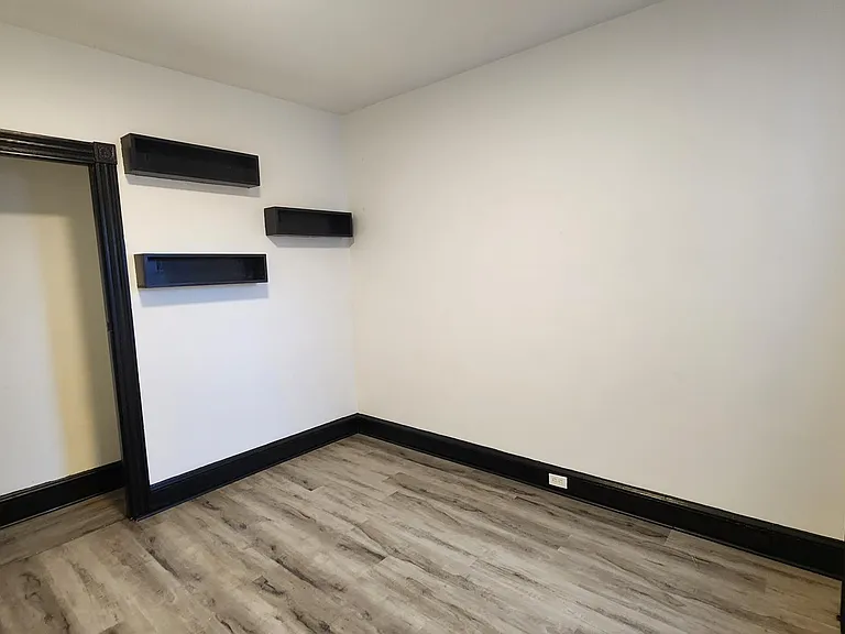 330 W Greenwich St #2 — Photo 6