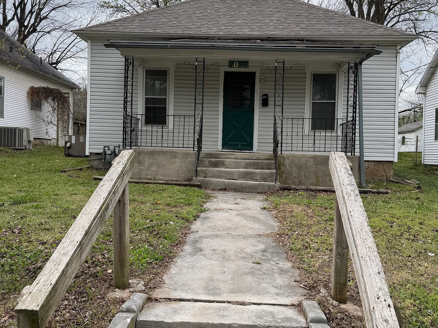 1031 Valley St — Photo 3