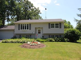 7409 Wooded Shore Dr, Wonder Lake, IL 60097