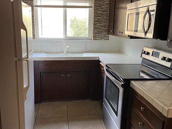 5th image of 22641 Del Valle St #5
