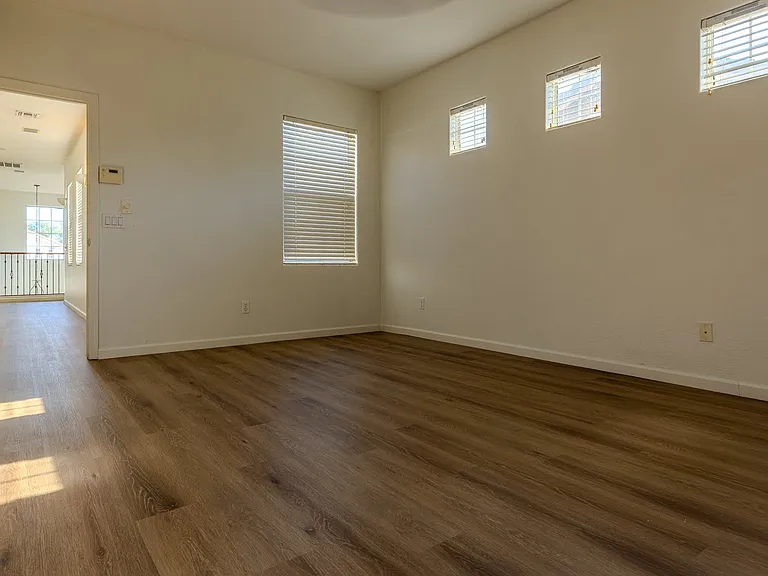 2051 E Carla Vista Dr — Photo 28
