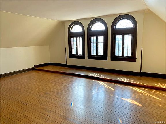 5th image of 179 Richmond Ave APT 3