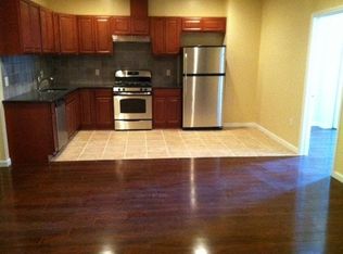 911 Arch St APT 303, Philadelphia, PA 19107