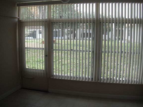 5th image of 1422 Arrowhead Cir W