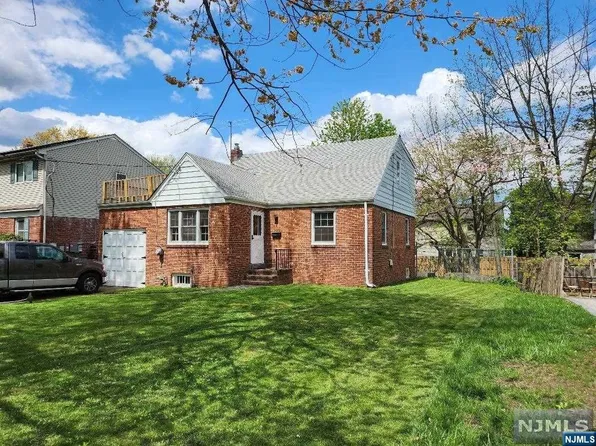 385 New Bridge Rd, Bergenfield, NJ 07621