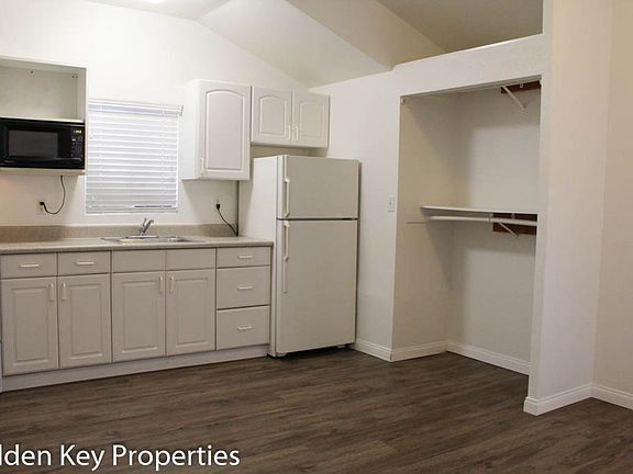 3rd image of 936 S Pacific St APT 11
