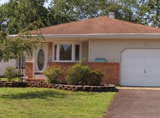 37 Barbuda St, Toms River, NJ 08757