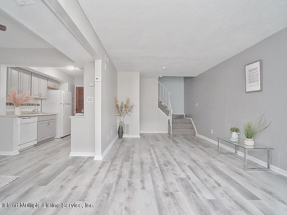 4th image of 23 Wolkoff Ln #A