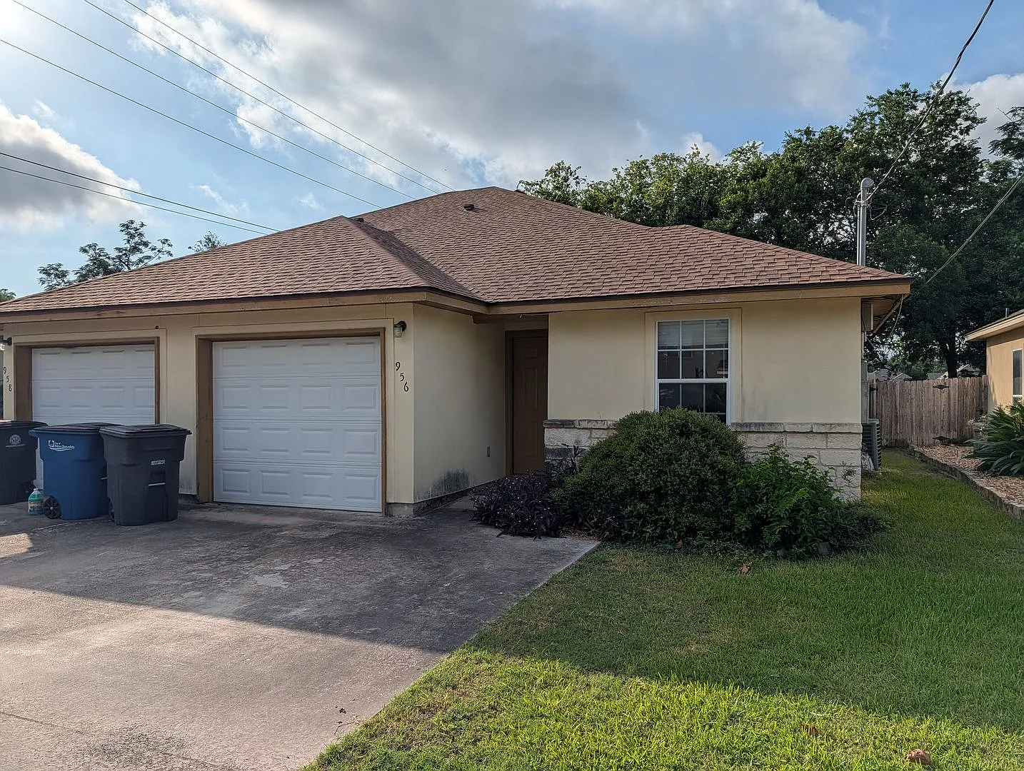 Great Location with Easy Access to HWY 46 & IH 35 / Fridge Included / Covered Back Patio / CISD — Photo 1