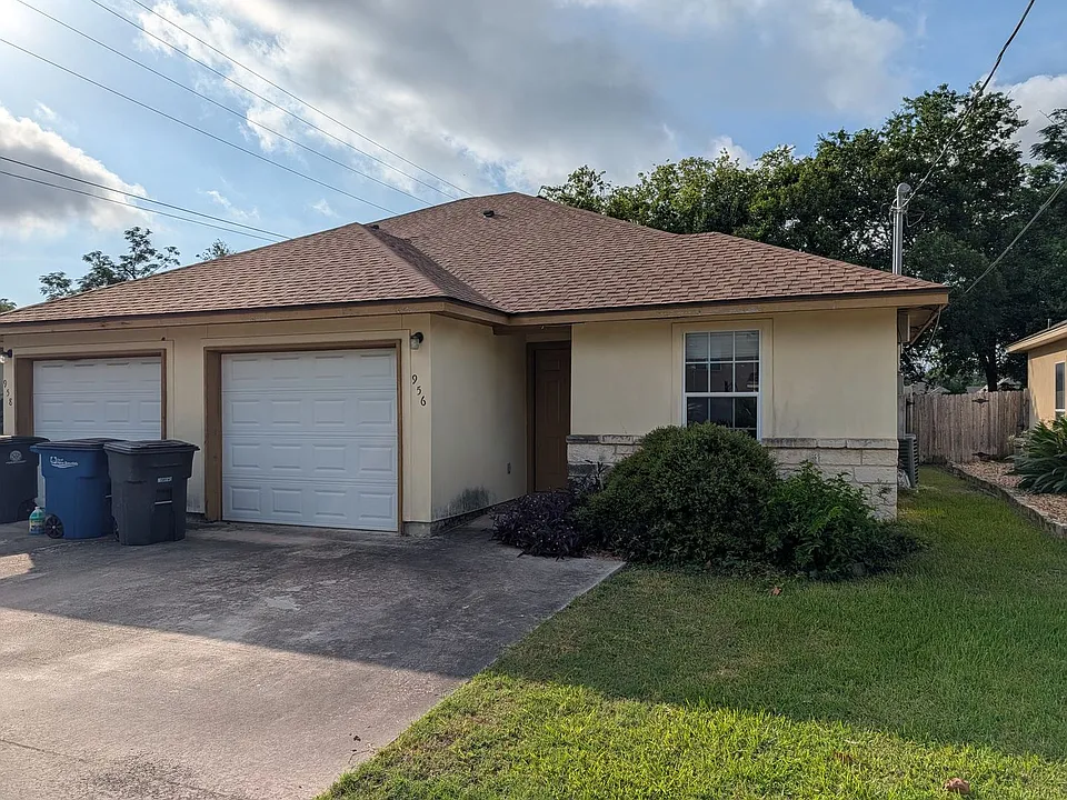 956 Misty Acres Dr