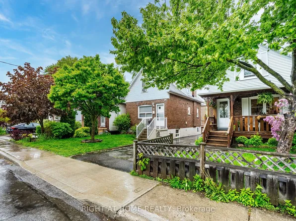8 Savoy Ave, Toronto, ON M4C 2X5