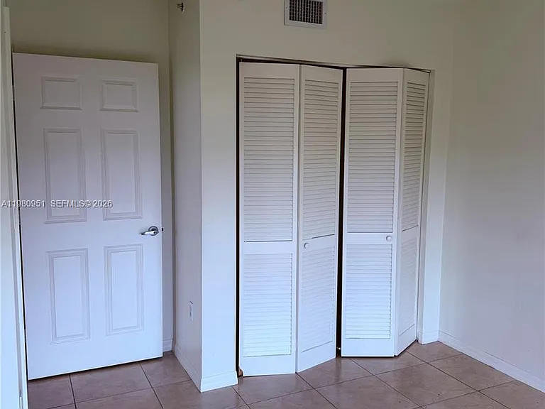 900 SW 8th St #604 — Photo 36