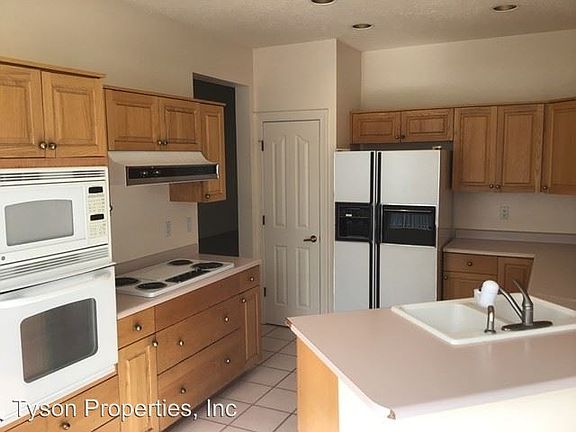5th image of 11400 Pine Top Ln NE