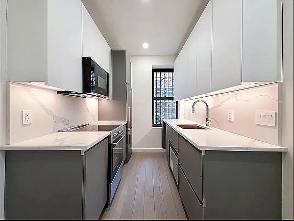 2nd image of 19 Wyckoff St APT 19