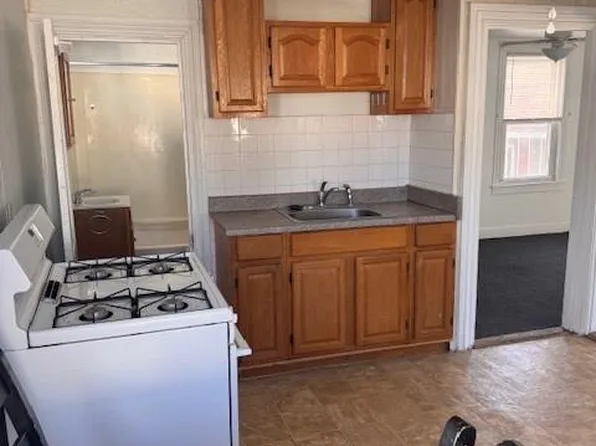 23 Lawton St Unit 19, Pawtucket, RI 02860