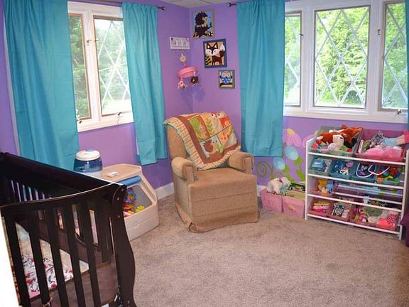 4th image of 4872 Leonard St