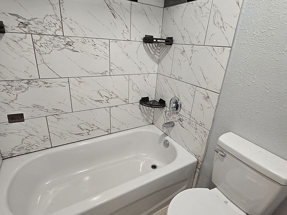 5th image of 3624 Meriden Ave APT C