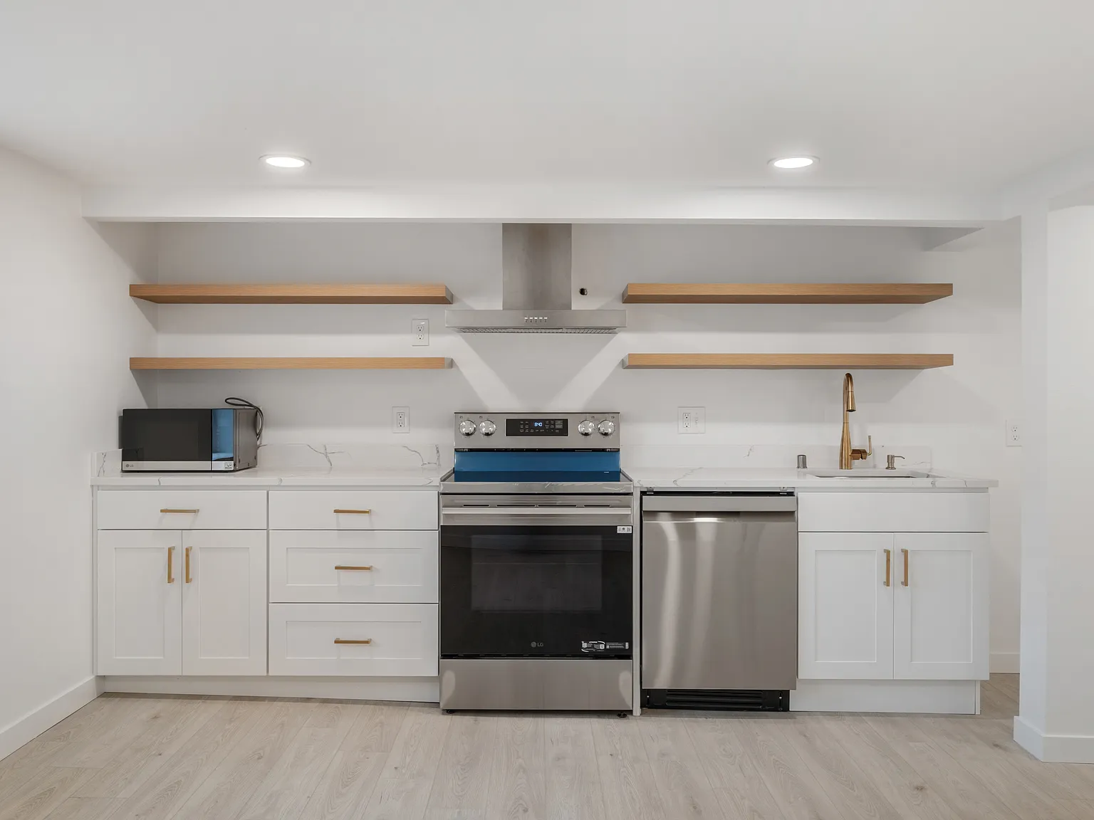 2 bed, 1000 sqft, $2,495 — Photo 3