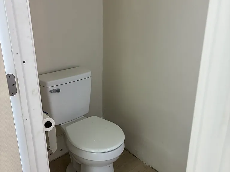 1/2 bathroom