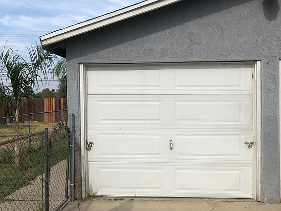 5th image of 8132 Marilyn Ave