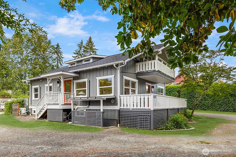 3rd image of 151 Finch Place SW