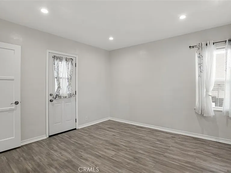 1527 N Avon St — Photo 15