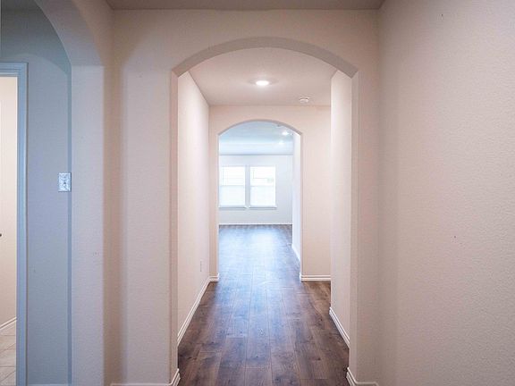 5th image of 925 English Dr