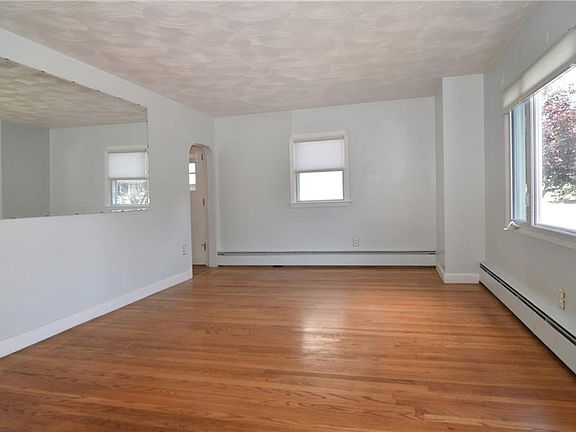 5th image of 86 Hillside Dr