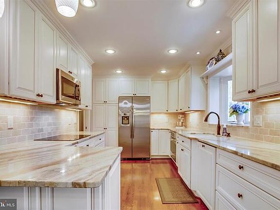 3rd image of 6412 Noble Dr