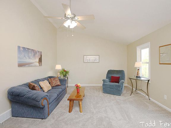 4th image of 10533 Bailey Dr NE
