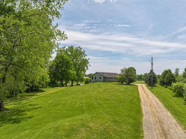 3749 Chase Lake Rd, Howell, MI 48855