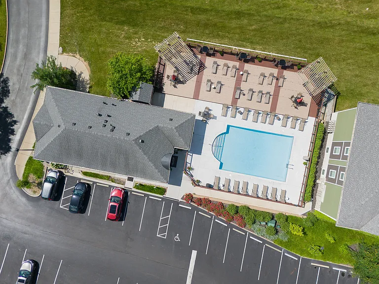 Hilltop Apartments — Photo 38