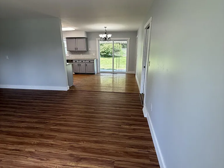 721 Wayland Dr — Photo 8