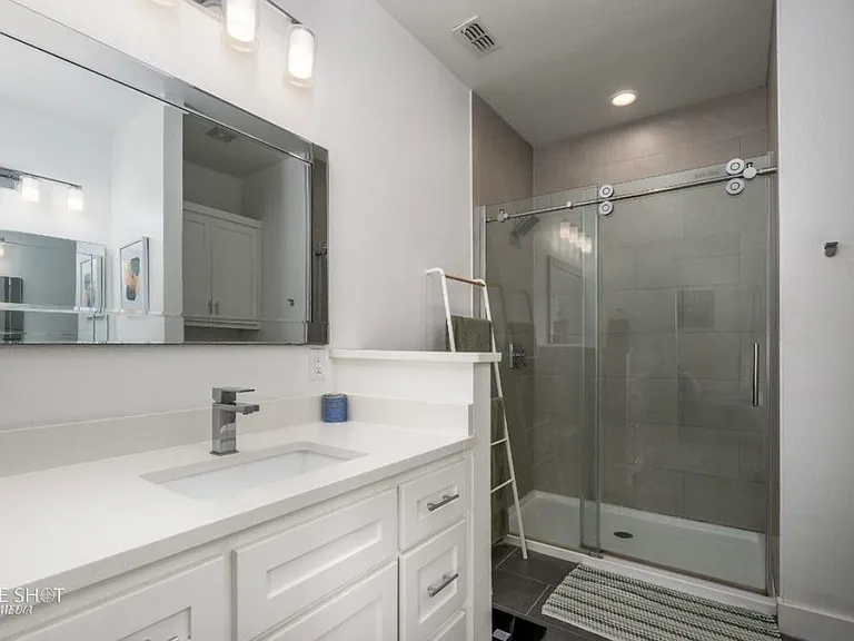 718 Orange St — Photo 12