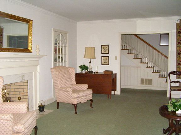 5th image of 104 S Gaston St