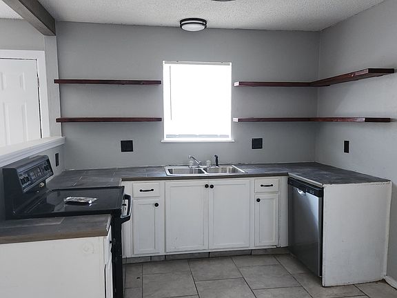4th image of 4113 Bonaparte Blvd