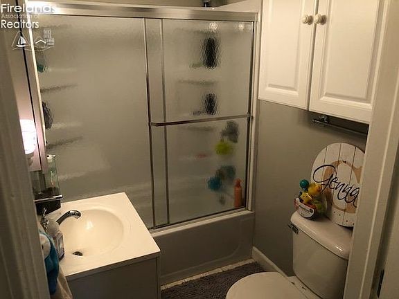 4th image of 107 Schiller Ave