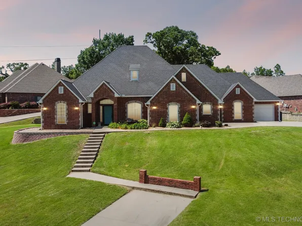 316 E 44th St, Sand Springs, OK 74063