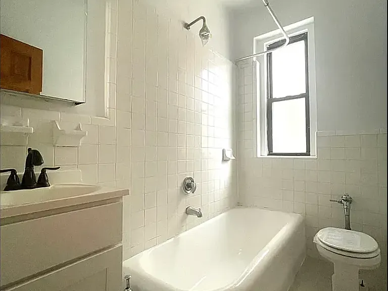 95 Cabrini Blvd #4B — Photo 3