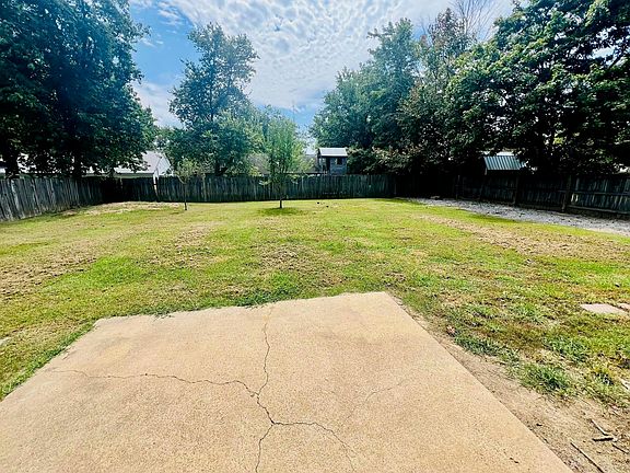 3rd image of 63 Parkwood Ln